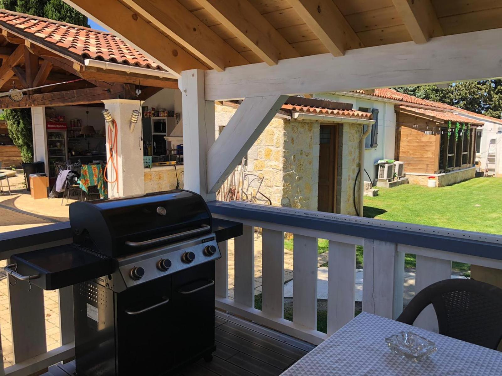 Chalet Mont Ventoux Et Chalet Vip Camaret-sur-Aigues Exterior foto